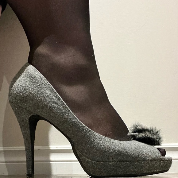 Fluffy grey fabric peep toe heels - Picture 3 of 3